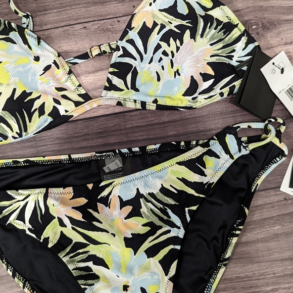 NWT Volcom Bikini Set - Picture 2 of 4
